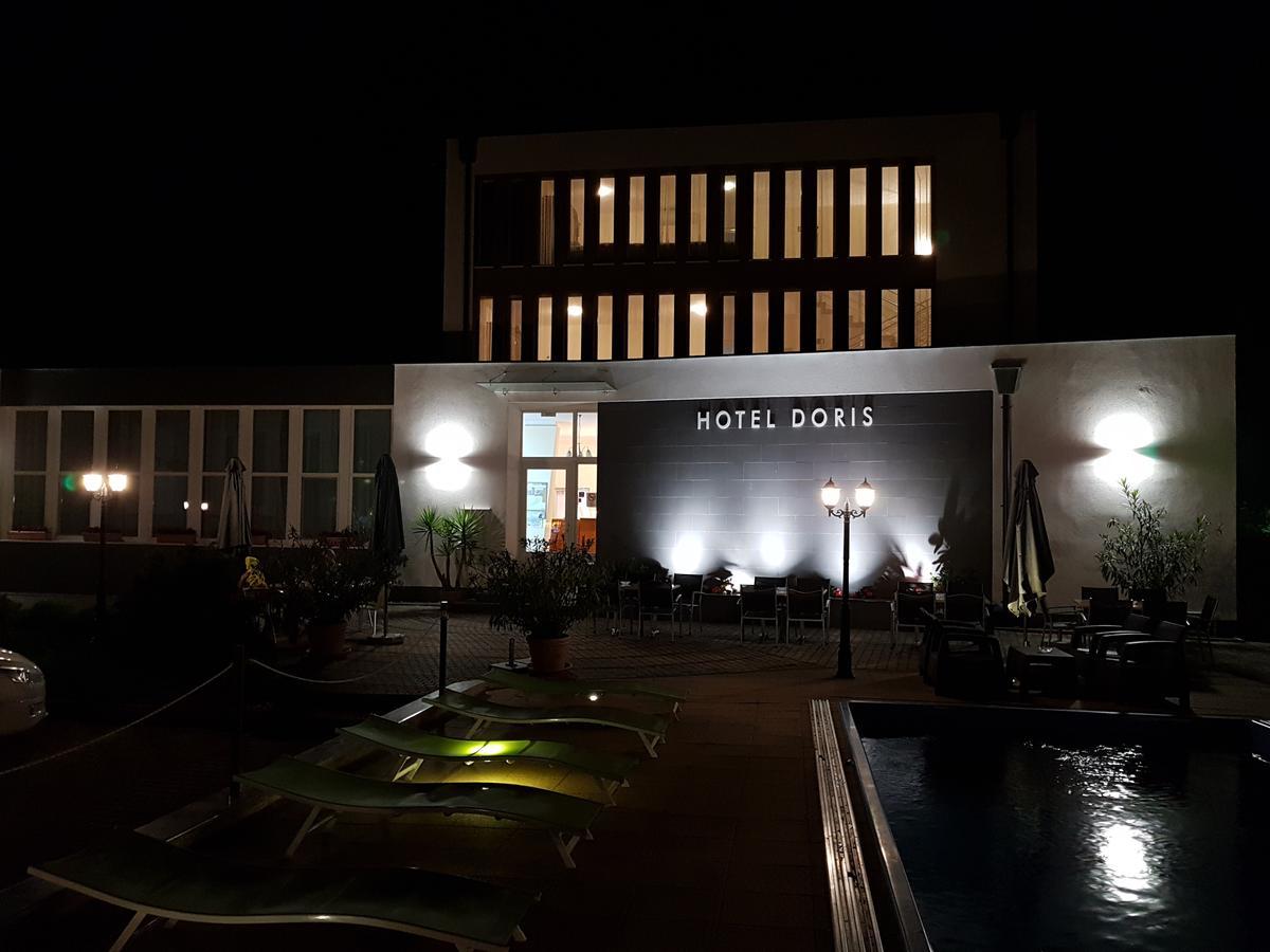 Doris Hotel Siófok Buitenkant foto